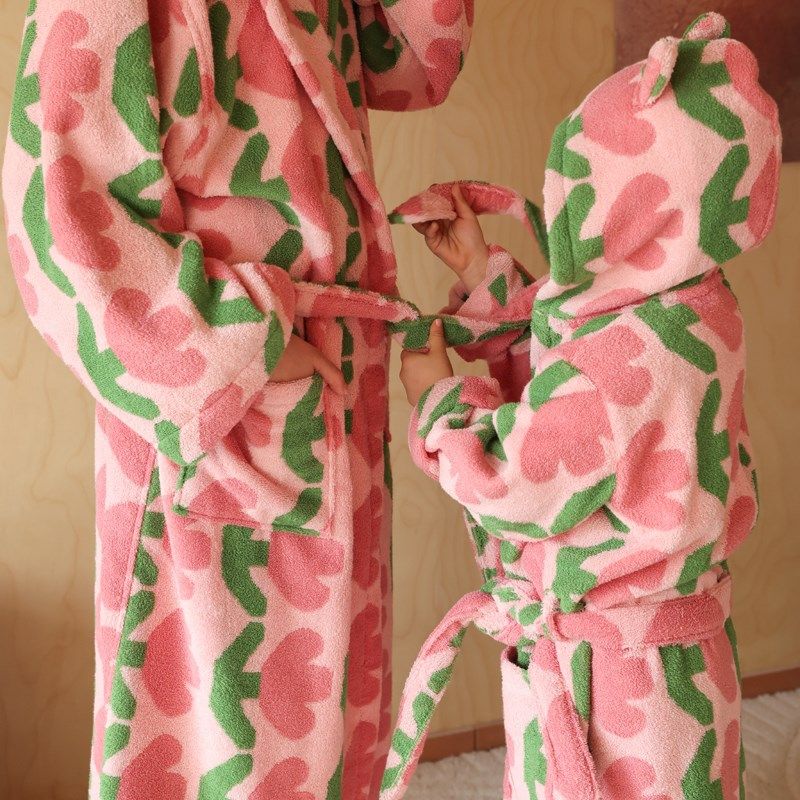 儿童浴巾斗篷浴袍可穿纯棉中大童女款吸水秋冬2024新款亲子睡衣