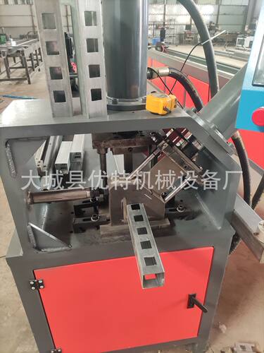 数控液压全自动冲孔送料机方管折90度冲角机角铁板槽钢打孔切断机