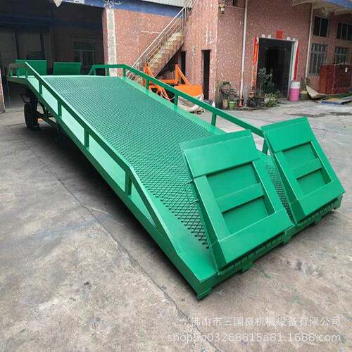叉车卸货电动液压移动登车桥移动登车桥物流仓储集装箱叉车