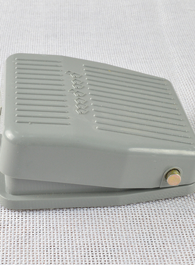 TFS-201脚踏开关带线两米踏板脚踩开关机床配件自复位点动220V10A