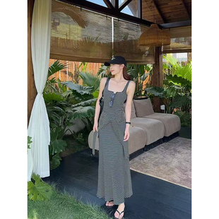 甜辣带披肩背心连衣裙2026夏季新款设计感修身收腰系带中长裙女潮