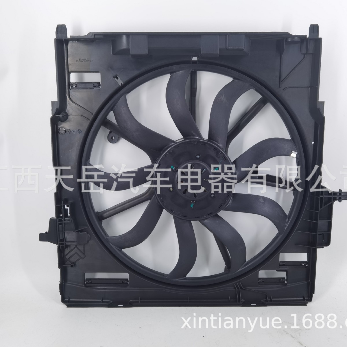 适用于汽车型号E70 (无耳） 汽车散热器风扇 17428618239