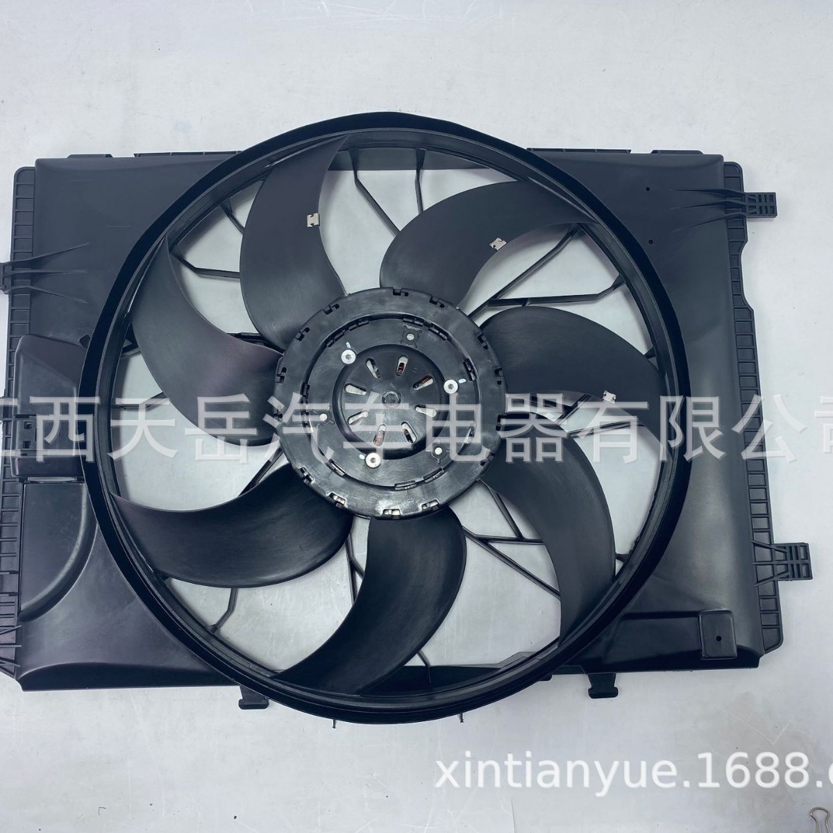 适用于汽车型号W204带气壶 汽车散热器风扇A2045000493