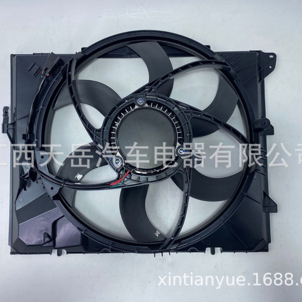 适用于汽车型号E90  汽车散热器风扇 17117590699  17427523259