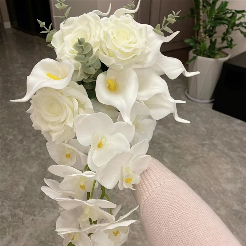 假花新娘手捧花结婚婚礼水滴形仿真花马蹄莲法式花束写真拍照道具
