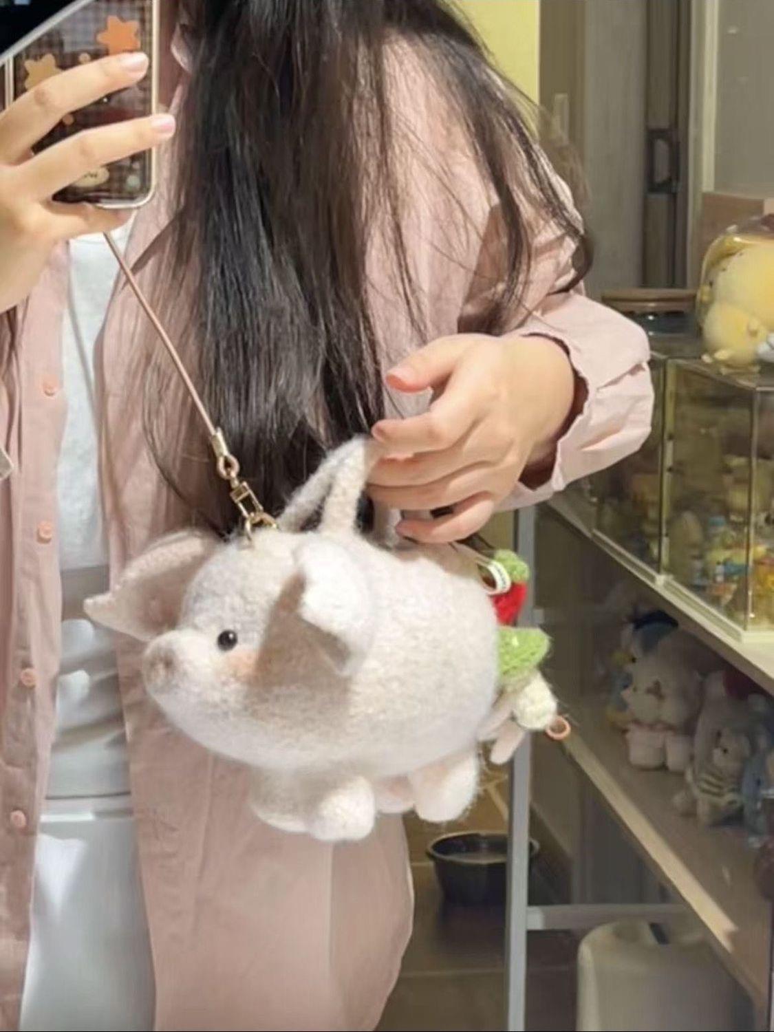 成品羊咩咩手工钩针编织羊毛线小猪存钱罐毡化包可爱diy材料包