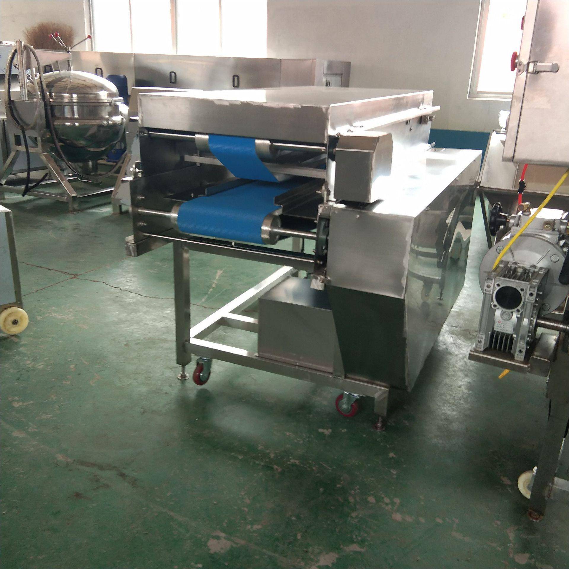 汇康新研发大型猪肉切片机 不同厚薄鲜肉开片机器 猪肘子分片设备