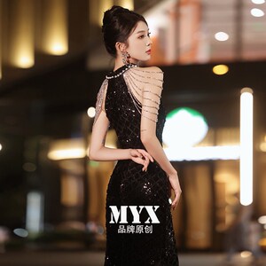 黑色晚礼服女宴会高贵优雅性感挂脖轻奢小众修身鱼尾高档年会长裙