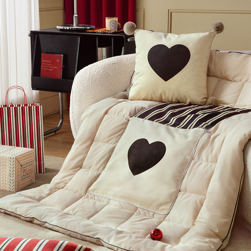HOUOH网红风爱心红色客厅沙发抱枕被二合一车载被简约结婚办公室