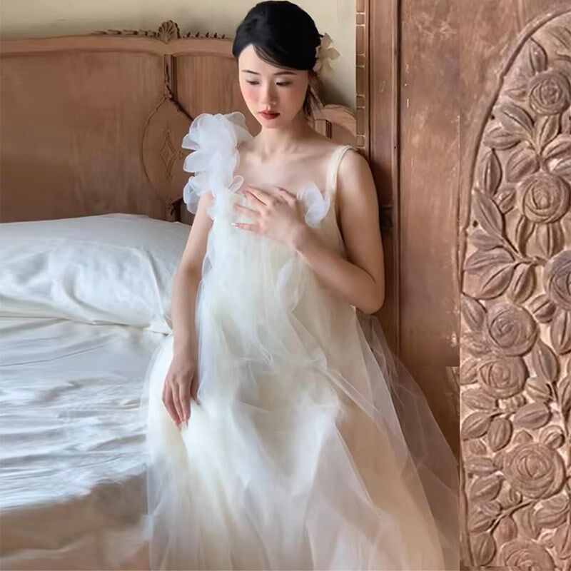 新娘轻婚纱吊带森系小个子复古轻奢旅拍礼服出门纱法式晨袍高级感