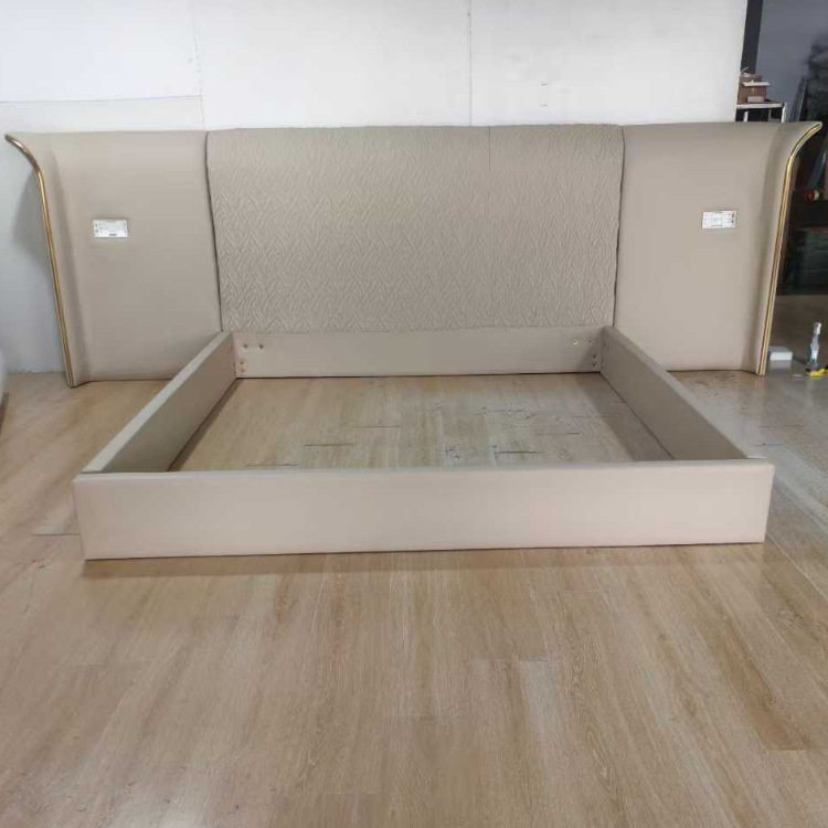 意式轻奢豪华软包床1.8豪宅主卧宽屏大床设计师样板房皮艺双人床图片