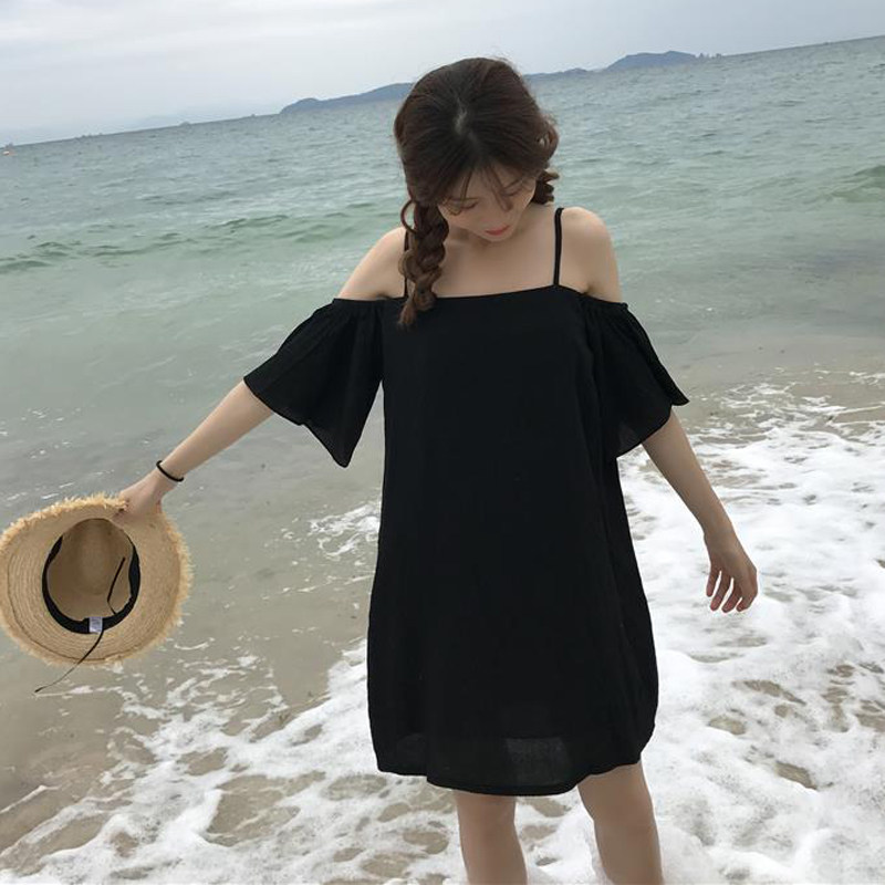 宽松漏肩显瘦连衣裙女夏季一字领吊带裙海边度假裙荷叶边袖短裙女