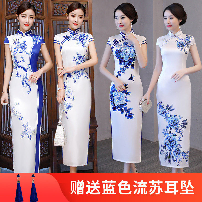 旗袍长款优雅年轻款少女2021春款改良复古中国风走秀纯白色青花瓷