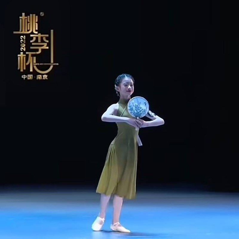 桃李杯忆梦舞蹈演出服古典舞无袖珍珠绿色儿童旗袍中国舞民族舞蹈