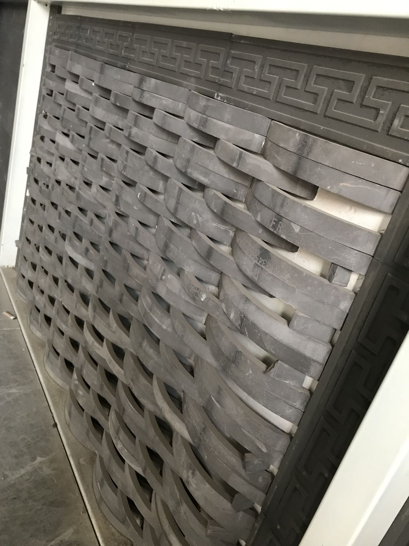 瓦片装饰立瓦半圆筒瓦铺地立瓦仿古青瓦墙面砖瓦青瓦拼窗装饰立瓦