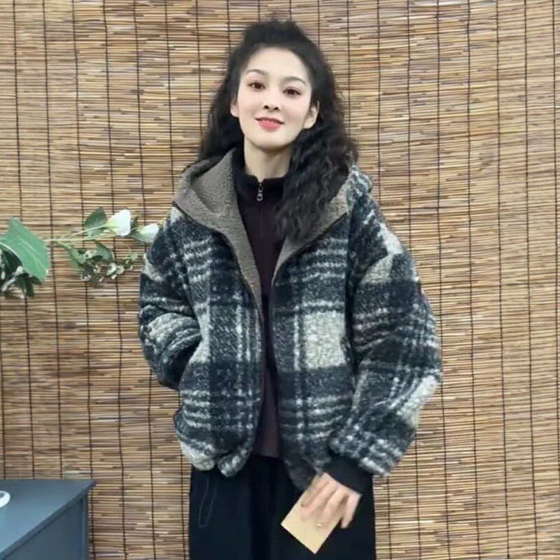 2024年冬季新款加厚双面穿休闲宽松百搭格子大口袋连帽棉服外套女