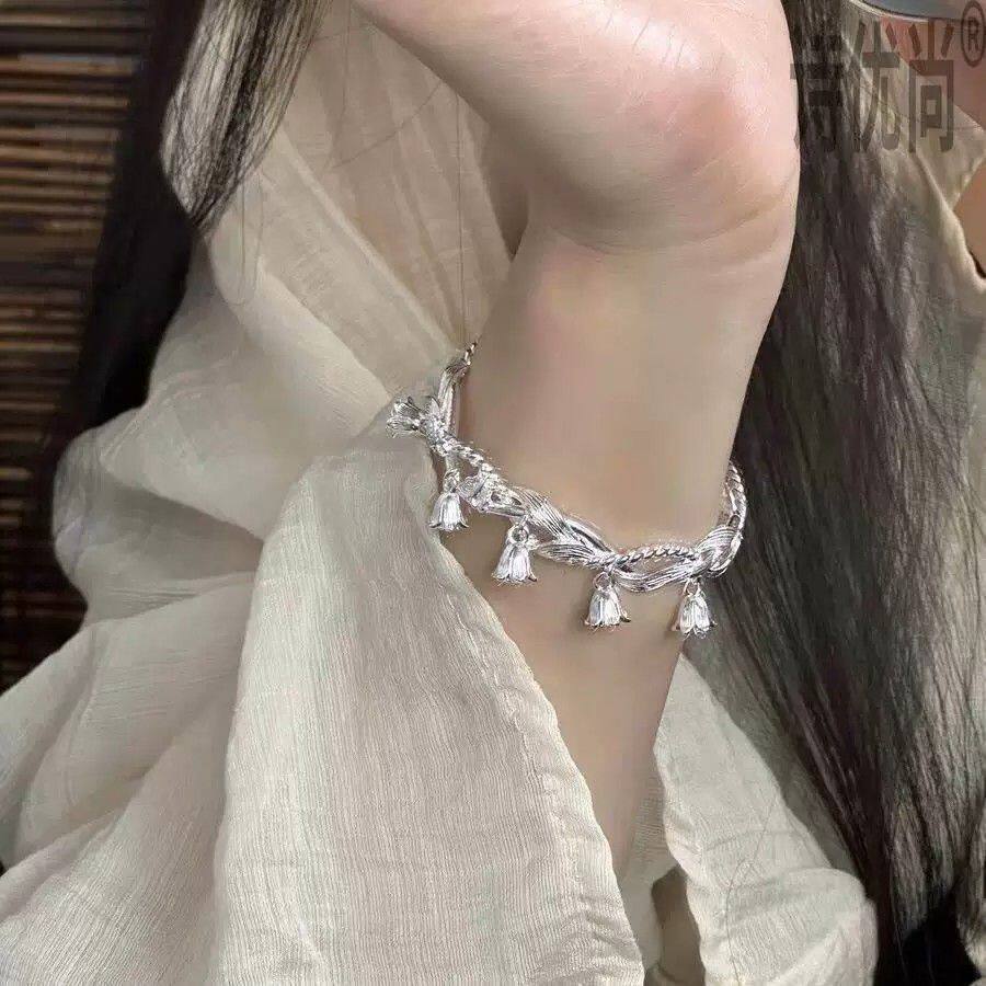 剧本杀为鱼伽蓝宫灵伴手苗疆少女灵动兰花手镯设计银色仙女风