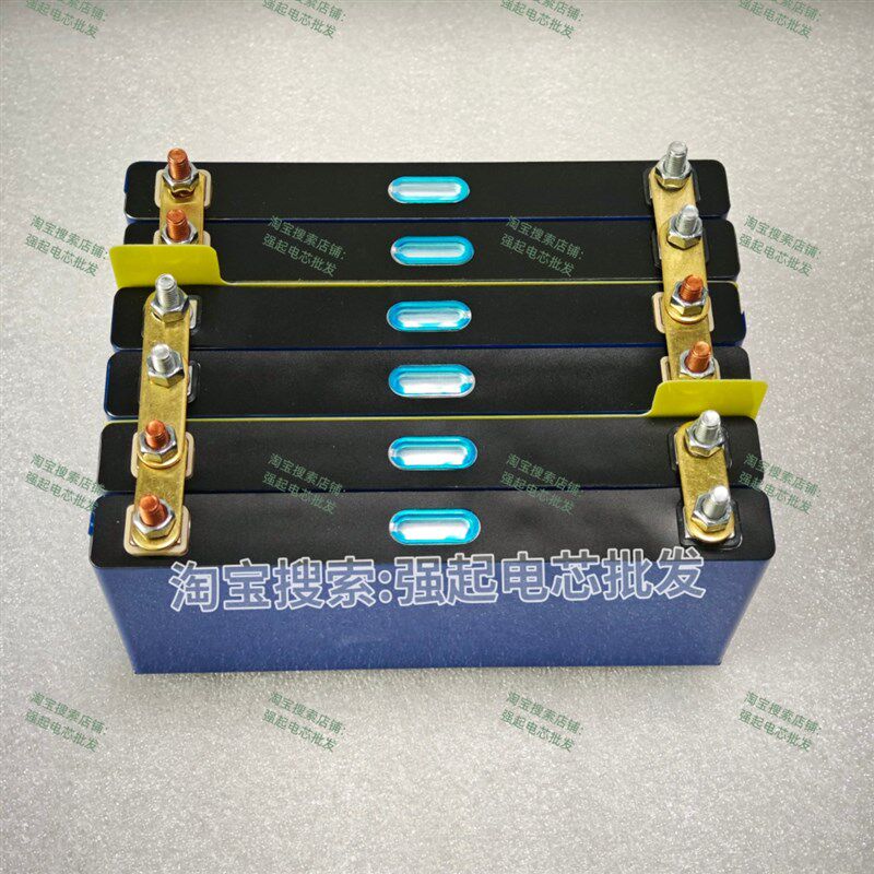 高倍率8.4安强启电芯三元锂电池组货车工程车应急启动电源12V24V