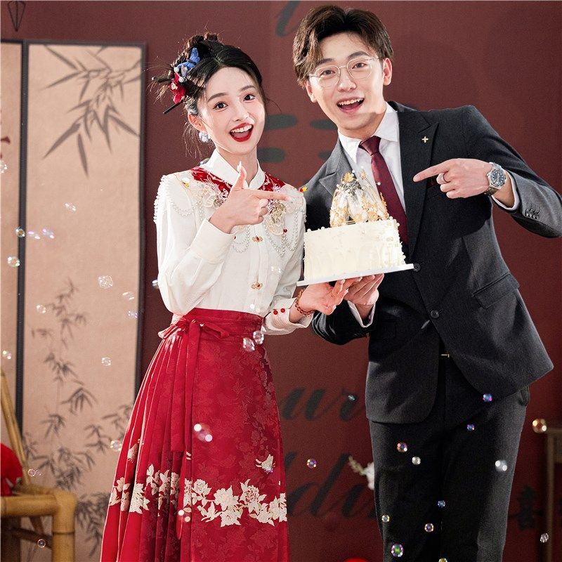 红色马面裙敬酒服新娘2024新款新中式高级感婚服套装订婚礼服女夏