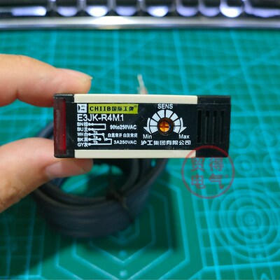 E3JK-R4M1 DS30M1沪工CHIIB光电开关 交直流带反光板OMKQN