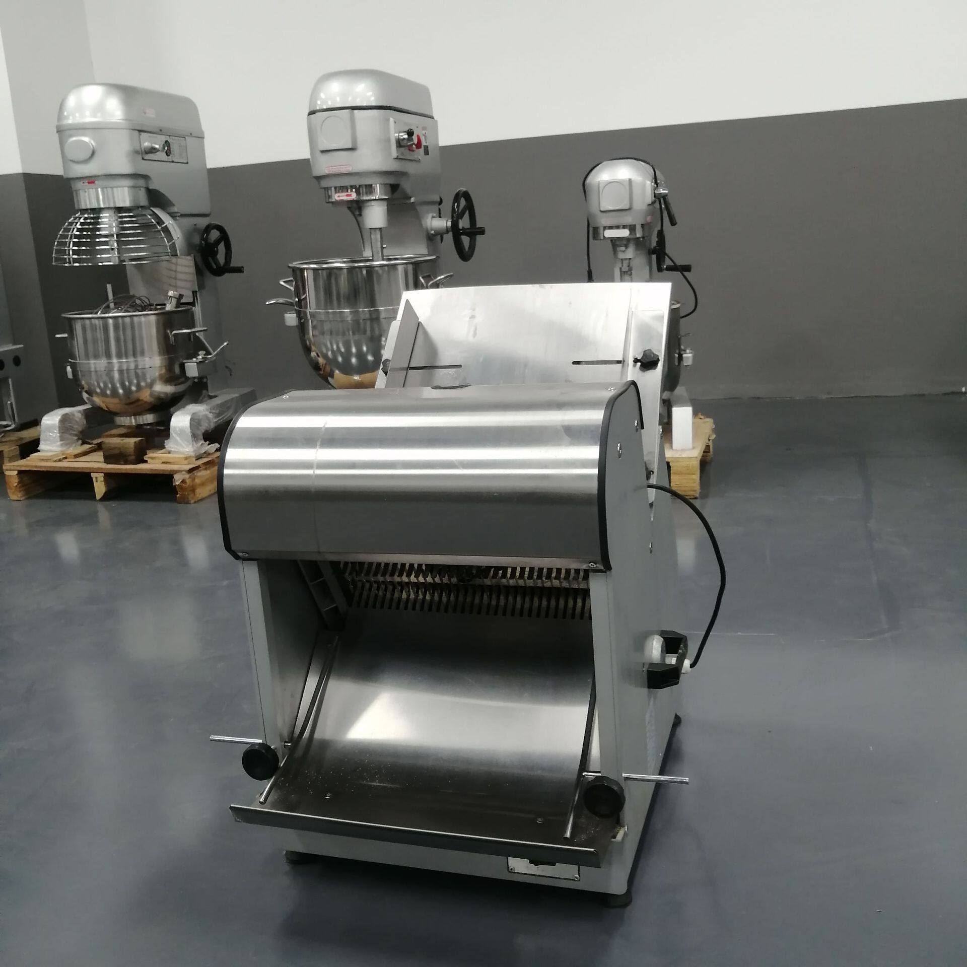 现货面包切片机 12mm方包切片机 不锈钢刀片商用馒头吐司切片机器