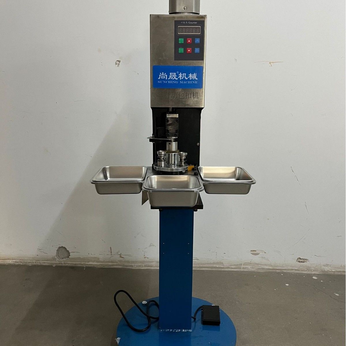 高效完成异形纽扣的面料包覆与压制成型为服装家纺行业设计包妞机