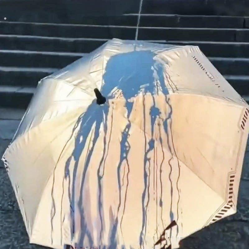 晴雨两用变色伞搭配加厚钢骨与彩虹镭射反光设计