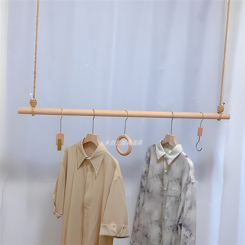 服装店钢丝实木悬挂衣杆简约麻绳吊挂橱窗吊杆上墙悬吊式天花板侧