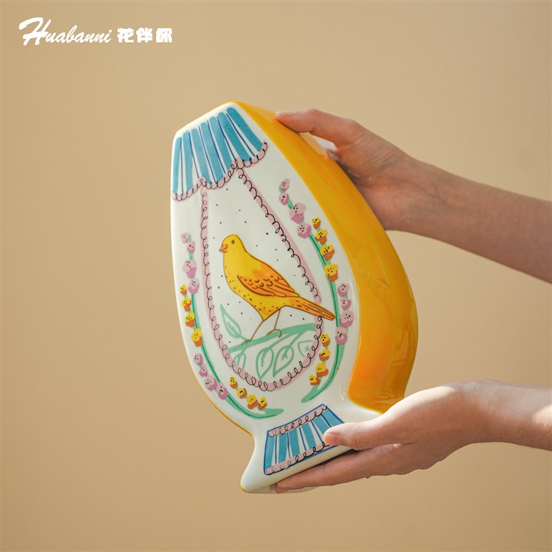 夜莺的兴旺复古手绘陶瓷花瓶椭圆形黄色小鸟图案家居装饰摆件艺术