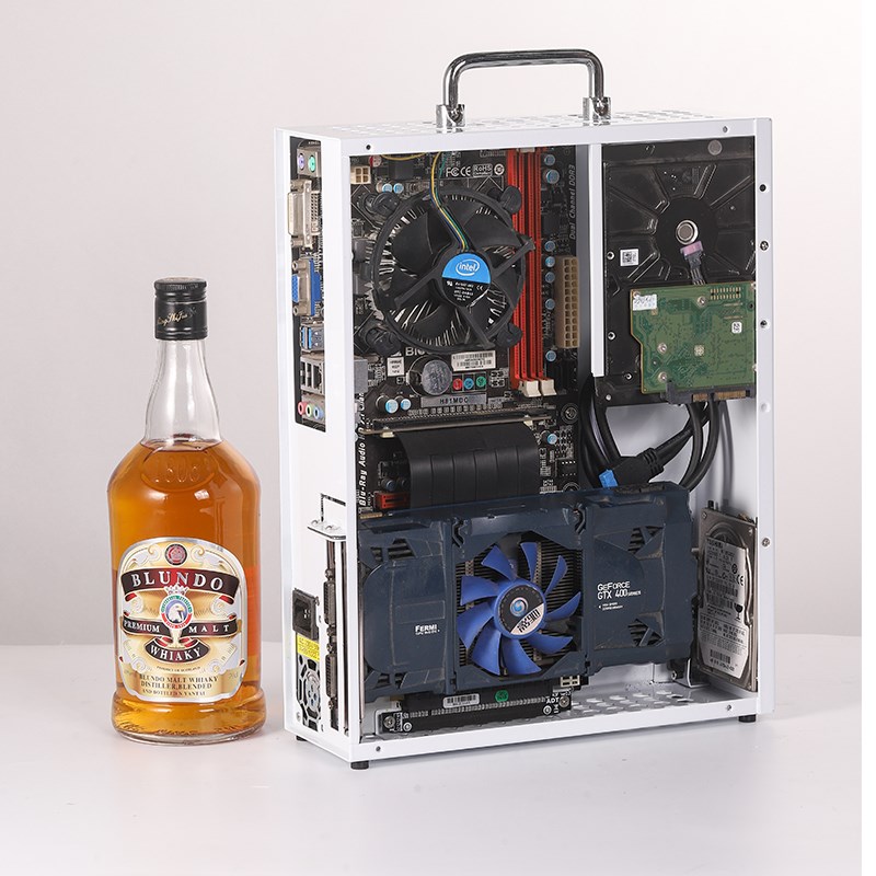 白色侧透ITX机箱 体积小巧P02迷你机箱 支援MATX主板的紧凑型机箱图片