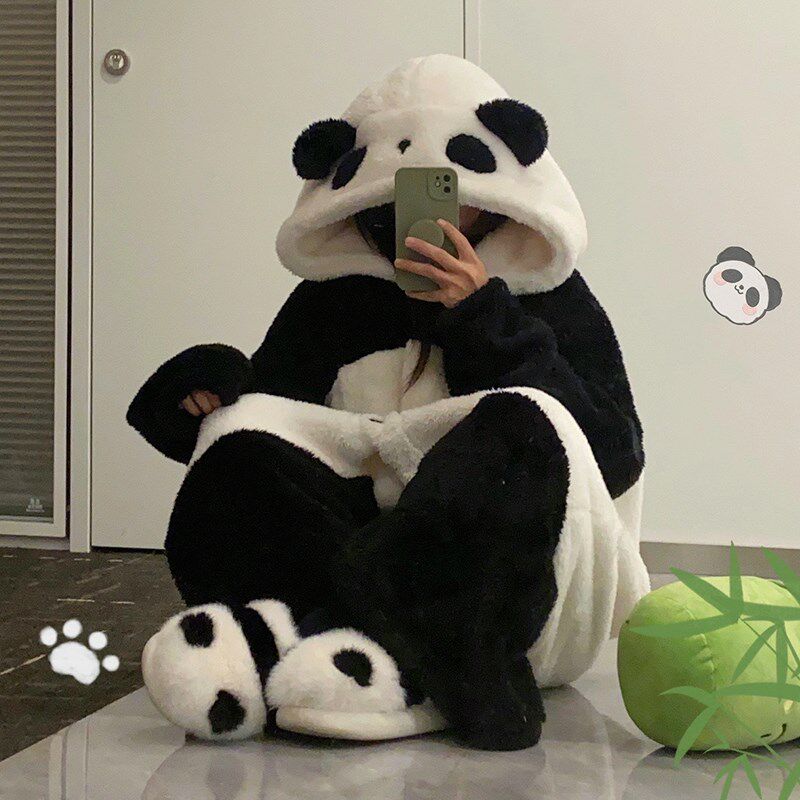 熊猫睡衣女款冬季珊瑚绒加厚加绒冬天可爱浴袍连体长款睡袍家居服