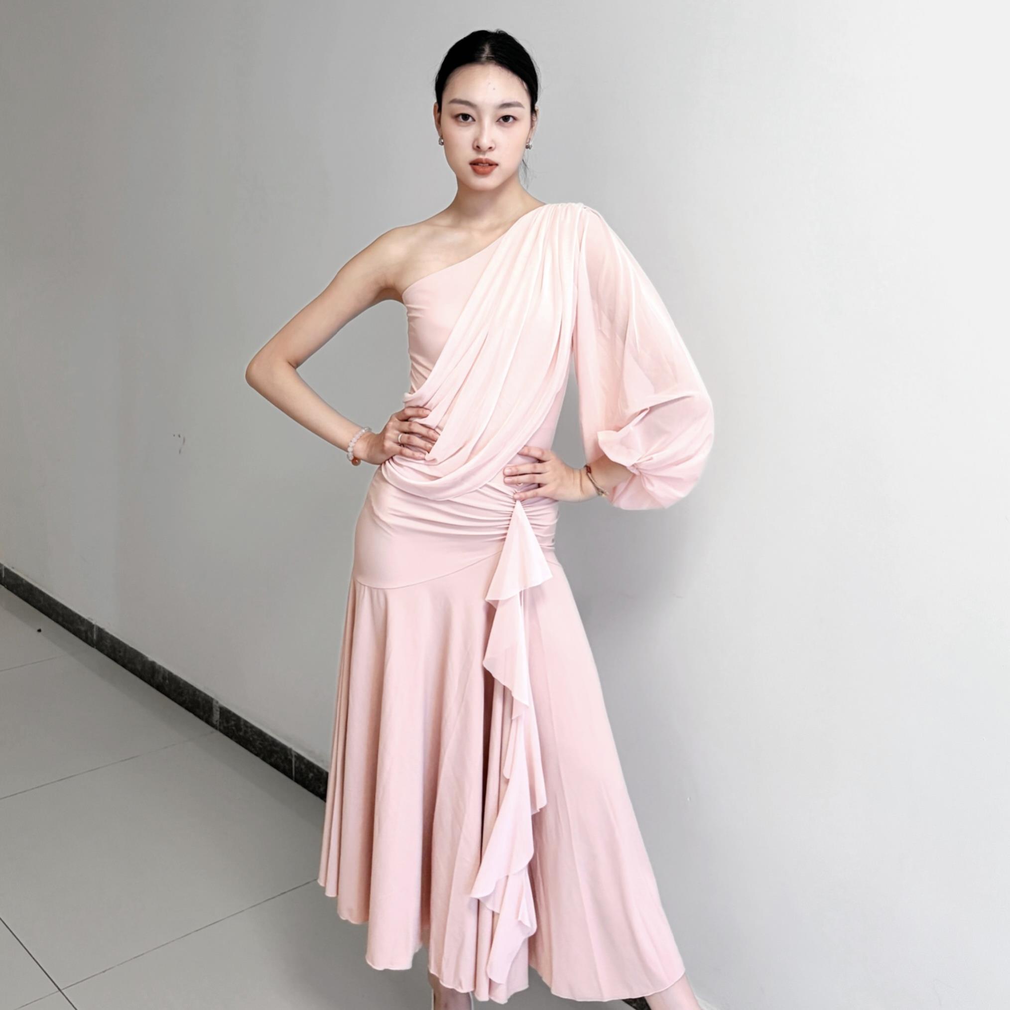 yixi舞服摩登舞服新款练功服演出班服粉斜肩灯笼袖上衣荷叶边半裙