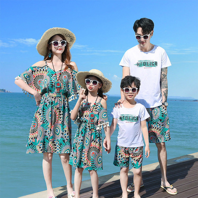 亲子装2024夏装海边度假一家三口家庭装露肩款波西米亚连衣裙沙滩
