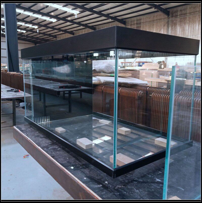 金晶超白玻璃鱼缸 定制铝合金包边海水缸 溪流造景侧滤金鱼缸
