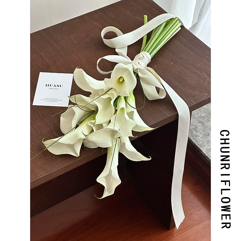 新娘手捧花仿真马蹄莲求婚把束高级感郁金香结婚领证花束道具花束