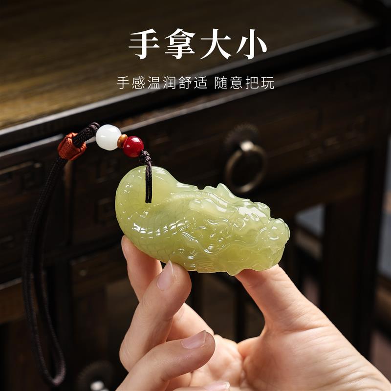 天然玉石鱼化龙手把件红龙文玩客厅桌面摆件家居装饰品送男士礼物
