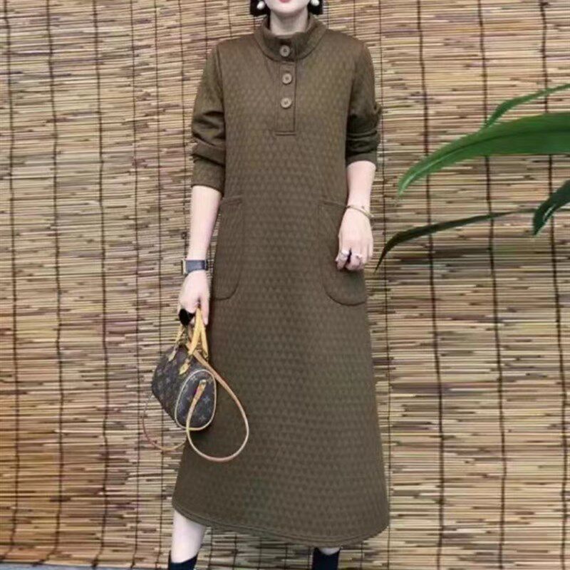 秋冬立领连衣裙女2023新款宽松中长款加厚保暖半高领复古夹棉裙子