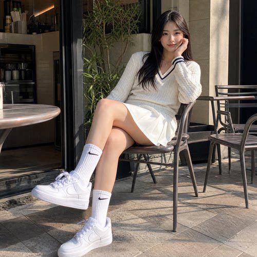 NikeEveryday速干长筒小白袜