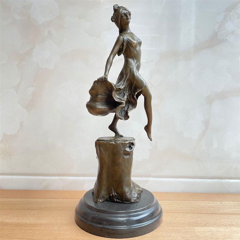 铜雕塑艺术品少女英姿树桩上的舞蹈人物工艺品创意摆件家居饰品