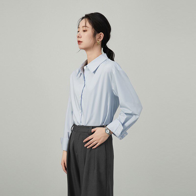 浅蓝色衬衫女高级感职场穿搭长袖不易皱工装简约气质polo领上衣春