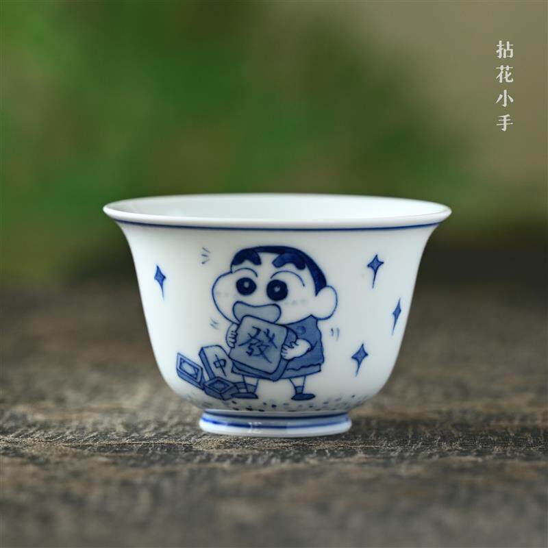 景德镇手绘青花瓷杯 蜡笔小新卡通茶杯 可客制化陶瓷品茗杯