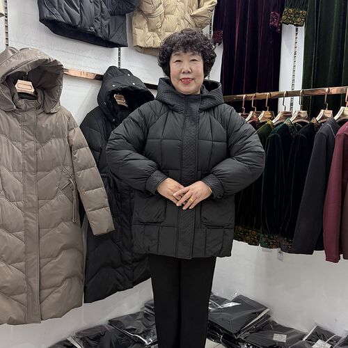 中老年妈妈秋冬休闲连帽羽绒棉服外套50多岁大码拼色200斤棉衣新