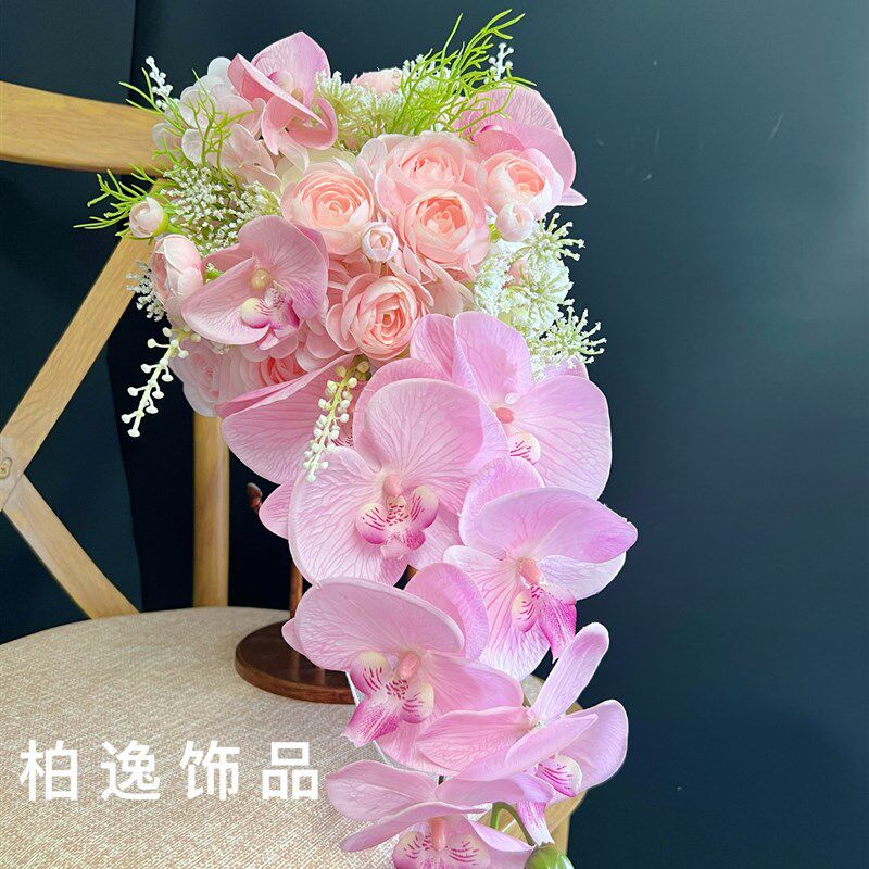 瀑布形粉色手捧花郁金香蝴蝶兰混搭结婚花束高端彷真花装饰花艺