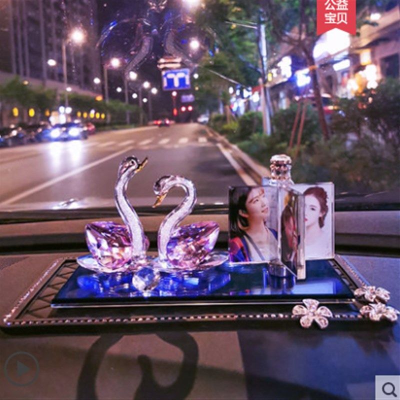 汽车前台车载摆件高档大气车饰女女士车用车上装饰品漂亮车内时尚