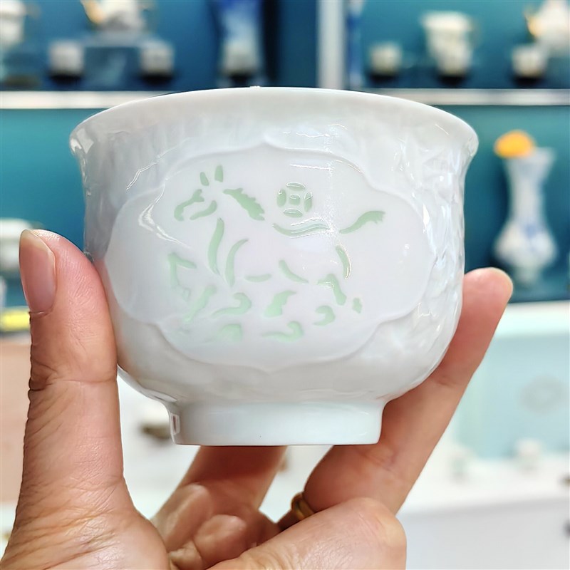 2026马年新款陶瓷主人杯景德镇影青雕刻玲珑陶瓷茶杯生肖马品茗杯