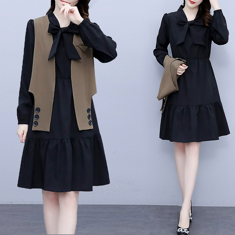 2022年春装新款宽松显瘦马甲套装裙子大码女装两件套长袖连衣裙女