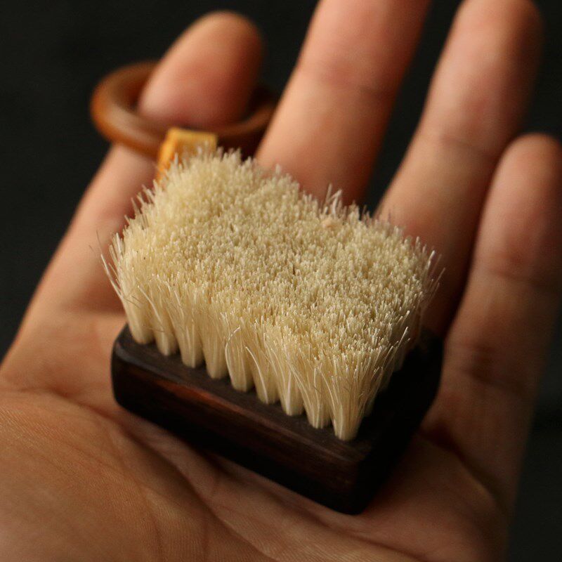 精品名家戚挺飞纯手工留青雕刻老玉竹文玩小刷子竹根雕橄榄核毛刷