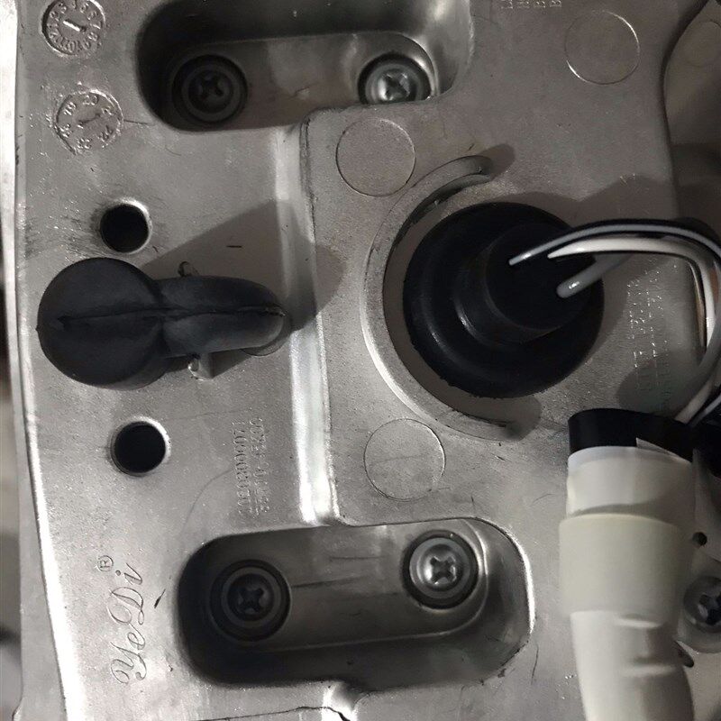 济南铃木摩托车配件 铃木UY125T后尾灯总成 尾灯UY后大灯组合
