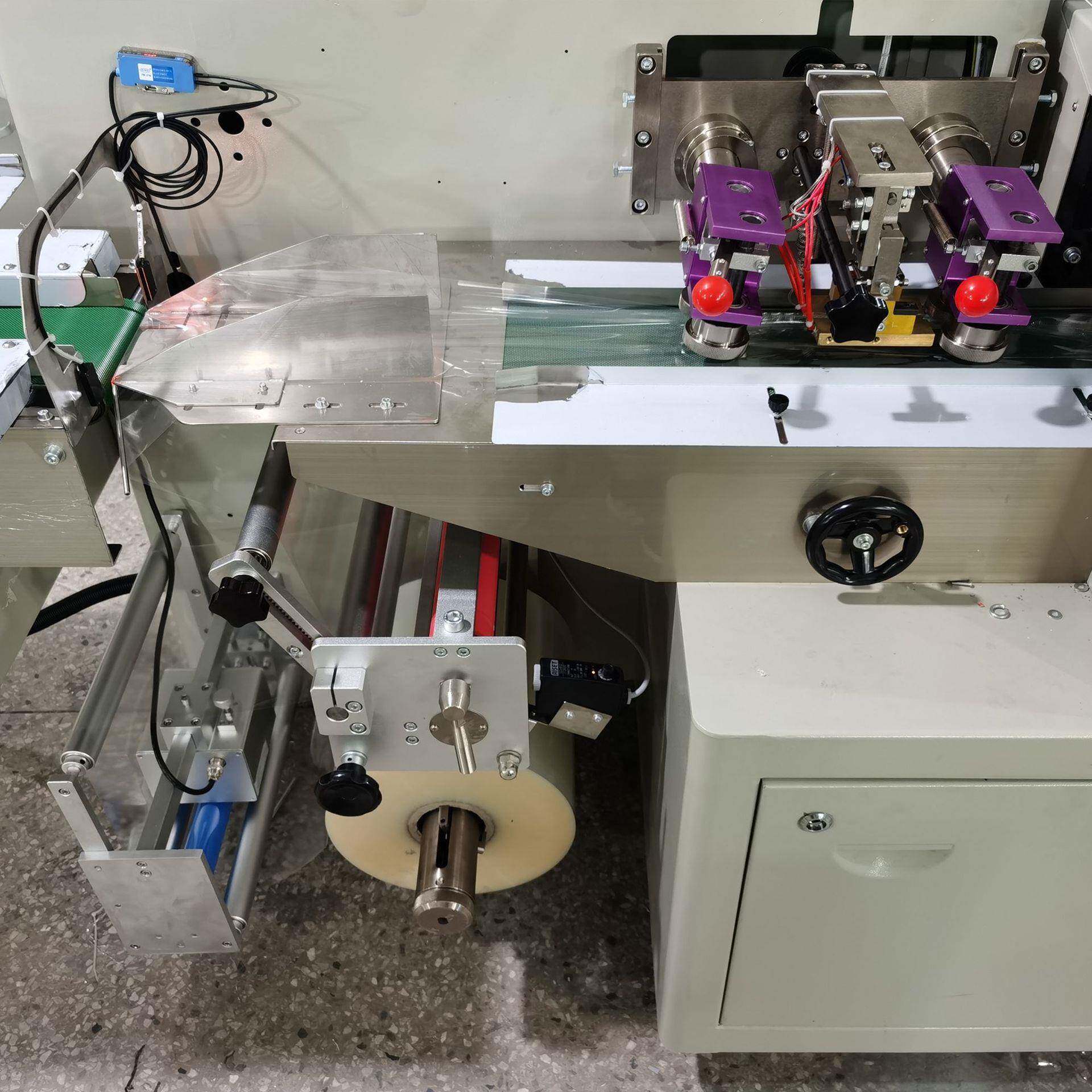 枕式包装机 小全自动毛绒仔玩具装袋机公 玩具手办模型摆件包太川