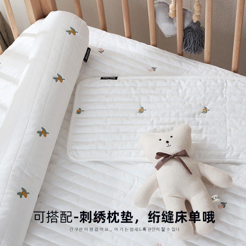 婴儿舒适枕头长圆柱枕头婴儿侧睡防撞床枕头在拼接床隔离围栏
